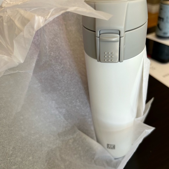 Brand New In Box Zwilling thermo travel bottle - Picture 2 of 4